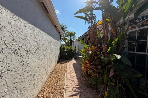 Снять в аренду виллу или дом в Бока-Ратон, Флорида 3 спальни, 174.84м2, № 1974848 - фото 13