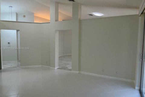 Снять в аренду виллу или дом в Бока-Ратон, Флорида 3 спальни, 174.84м2, № 1974848 - фото 22