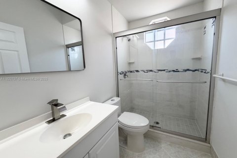 Снять в аренду виллу или дом в Бока-Ратон, Флорида 3 спальни, 174.84м2, № 1974848 - фото 17