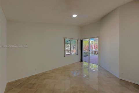 Снять в аренду виллу или дом в Бока-Ратон, Флорида 3 спальни, 174.84м2, № 1974848 - фото 25