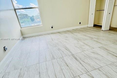 Condominio en alquiler en North Miami, Florida, 2 dormitorios, 89.46 m2 № 2010460 - foto 9