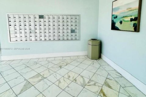 Condominio en alquiler en North Miami, Florida, 2 dormitorios, 89.46 m2 № 2010460 - foto 28