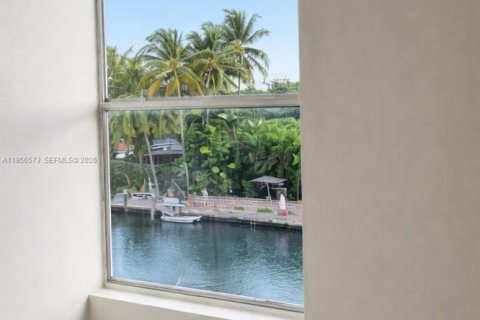 Condominio en alquiler en North Miami, Florida, 2 dormitorios, 89.46 m2 № 2010460 - foto 11