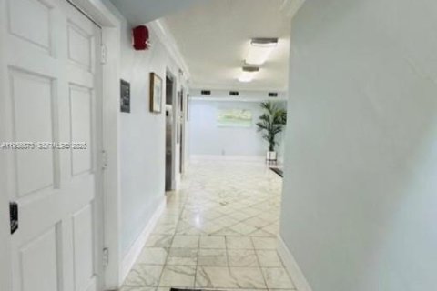 Condominio en alquiler en North Miami, Florida, 2 dormitorios, 89.46 m2 № 2010460 - foto 27