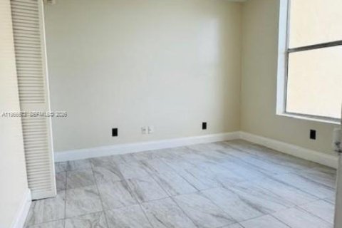 Condominio en alquiler en North Miami, Florida, 2 dormitorios, 89.46 m2 № 2010460 - foto 15