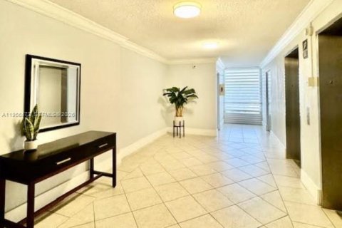 Condominio en alquiler en North Miami, Florida, 2 dormitorios, 89.46 m2 № 2010460 - foto 26