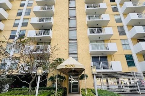 Condominio en North Miami, Florida, 2 dormitorios  № 2010460