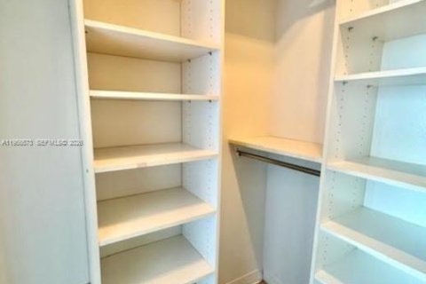 Condominio en alquiler en North Miami, Florida, 2 dormitorios, 89.46 m2 № 2010460 - foto 17