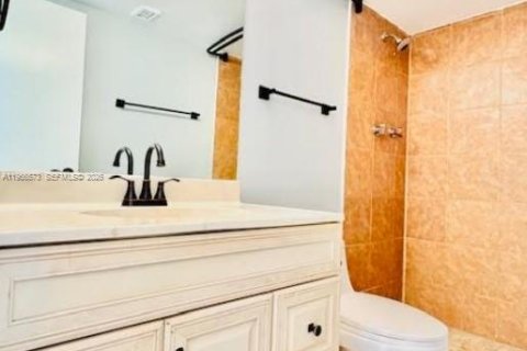 Condominio en alquiler en North Miami, Florida, 2 dormitorios, 89.46 m2 № 2010460 - foto 13