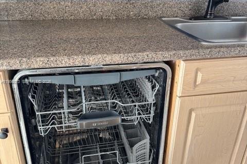 Condominio en alquiler en North Miami, Florida, 2 dormitorios, 89.46 m2 № 2010460 - foto 24