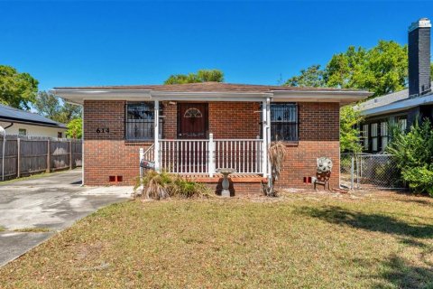 House in Lakeland, Florida 3 bedrooms, 155.8 sq.m. № 2166086 - photo 2
