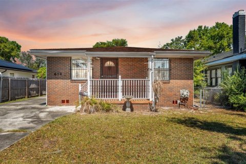 House in Lakeland, Florida 3 bedrooms, 155.8 sq.m. № 2166086