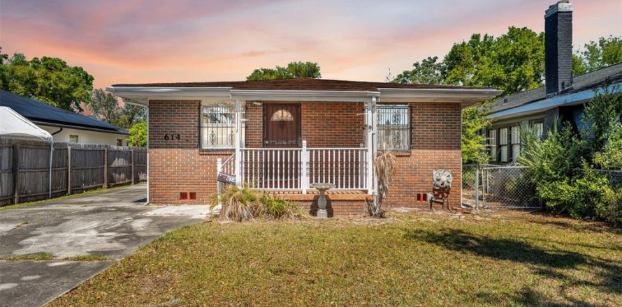 House in Lakeland, Florida 3 bedrooms, 155.8 sq.m. № 2166086