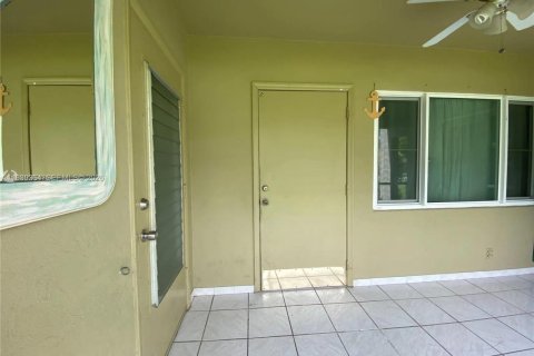 Condo in Hallandale Beach, Florida, 2 bedrooms  № 1997551 - photo 18