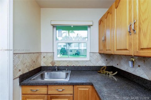 Condo in Hallandale Beach, Florida, 2 bedrooms  № 1997551