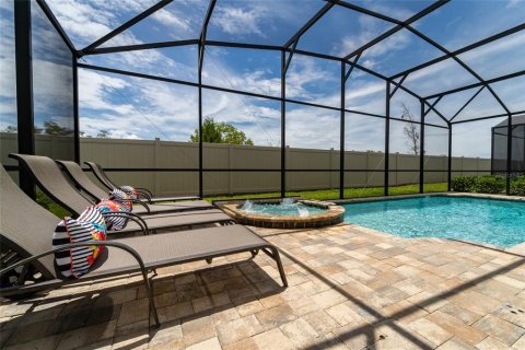 Casa en venta en Kissimmee, Florida, 9 dormitorios, 405.33 m2 № 1911664 - foto 3