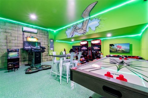 Casa en venta en Kissimmee, Florida, 9 dormitorios, 405.33 m2 № 1911664 - foto 15