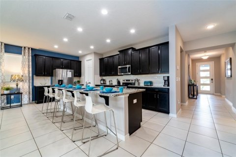 Casa en venta en Kissimmee, Florida, 9 dormitorios, 405.33 m2 № 1911664 - foto 8