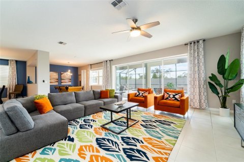 Casa en venta en Kissimmee, Florida, 9 dormitorios, 405.33 m2 № 1911664 - foto 4