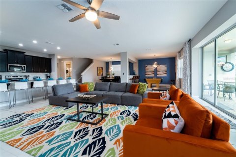 Casa en venta en Kissimmee, Florida, 9 dormitorios, 405.33 m2 № 1911664 - foto 5