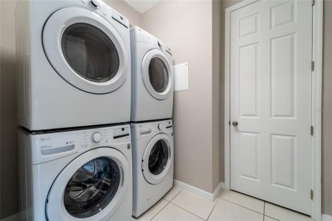 Casa en venta en Kissimmee, Florida, 9 dormitorios, 405.33 m2 № 1911664 - foto 22
