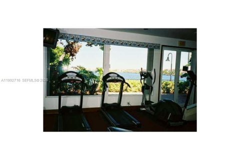 Casa en alquiler en Miami, Florida, 4 dormitorios, 234.11 m2 № 2056689 - foto 15