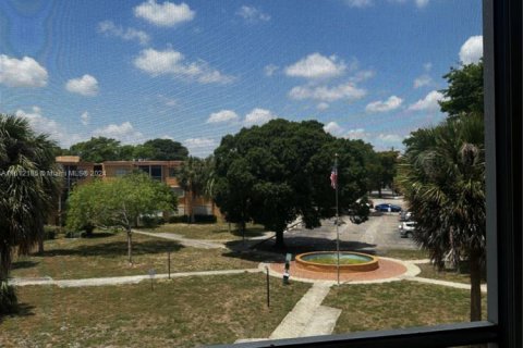 Condo in Deerfield Beach, Florida, 2 bedrooms  № 1938117 - photo 12