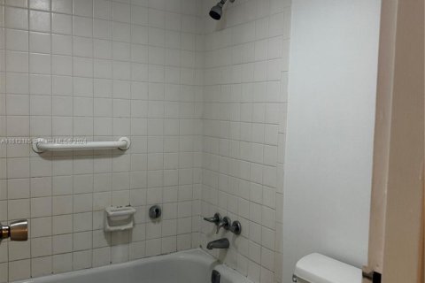 Condo in Deerfield Beach, Florida, 2 bedrooms  № 1938117 - photo 7