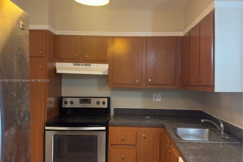 Condo in Deerfield Beach, Florida, 2 bedrooms  № 1938117 - photo 2