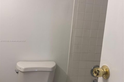 Condo in Deerfield Beach, Florida, 2 bedrooms  № 1938117 - photo 10