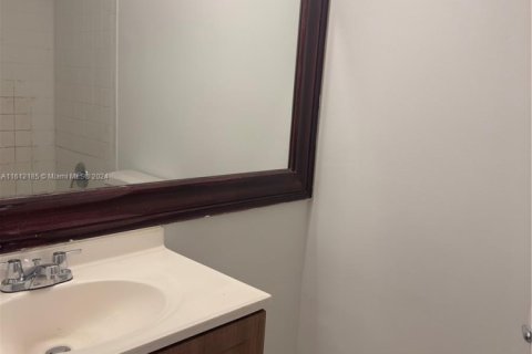 Condo in Deerfield Beach, Florida, 2 bedrooms  № 1938117 - photo 9