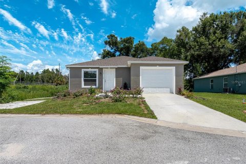 Casa en venta en Winter Haven, Florida, 3 dormitorios, 116.96 m2 № 2124843 - foto 1