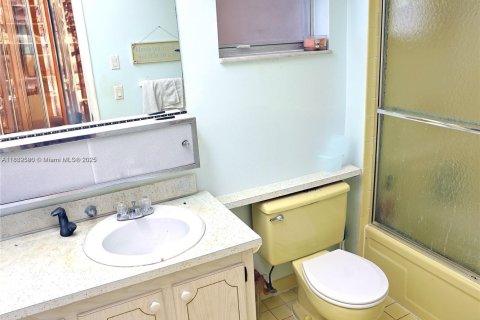 Condo in Hallandale Beach, Florida, 1 bedroom  № 1893039 - photo 12