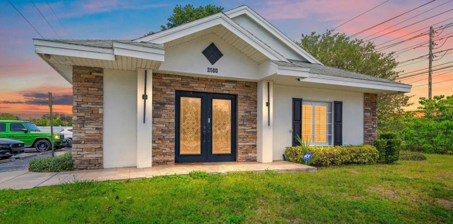 Commercial property in Clearwater, Florida 181.44 sq.m. № 2096390