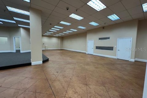Commercial property in Casselberry, Florida 929.02 sq.m. № 2213920 - photo 8