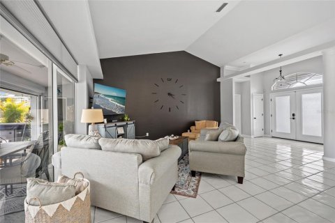 House in Port Charlotte, Florida 4 bedrooms, 245.17 sq.m. № 1541047 - photo 7