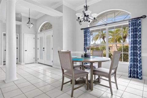House in Port Charlotte, Florida 4 bedrooms, 245.17 sq.m. № 1541047 - photo 4