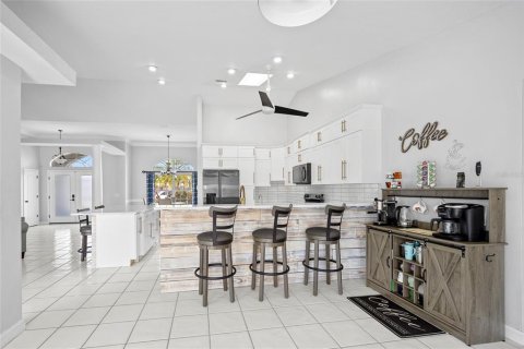 House in Port Charlotte, Florida 4 bedrooms, 245.17 sq.m. № 1541047 - photo 13