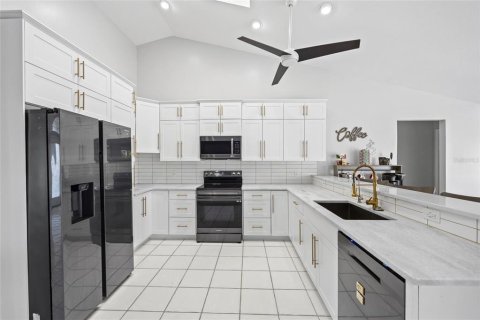 House in Port Charlotte, Florida 4 bedrooms, 245.17 sq.m. № 1541047 - photo 11