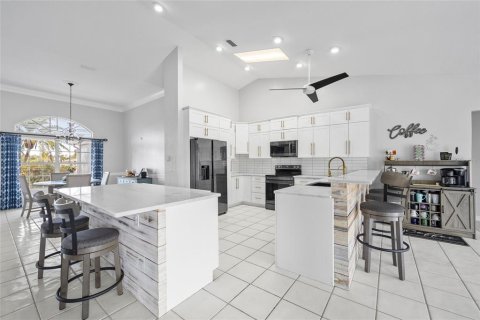 House in Port Charlotte, Florida 4 bedrooms, 245.17 sq.m. № 1541047 - photo 12