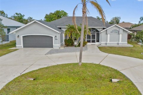 House in Port Charlotte, Florida 4 bedrooms, 245.17 sq.m. № 1541047 - photo 1