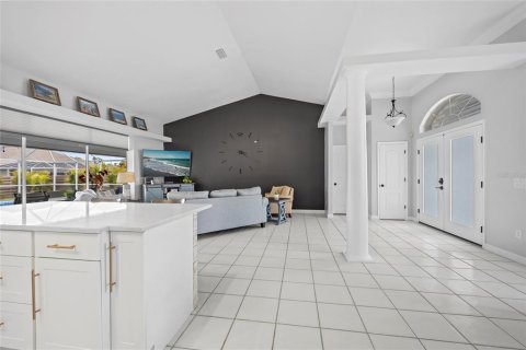 House in Port Charlotte, Florida 4 bedrooms, 245.17 sq.m. № 1541047 - photo 8