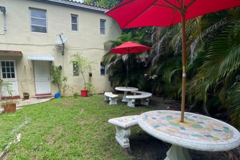 Снять в аренду виллу или дом в Корал-Гейблс, Флорида 2 спальни, 356.19м2, № 1987232 - фото 9