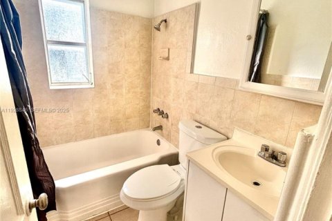 Снять в аренду виллу или дом в Корал-Гейблс, Флорида 2 спальни, 356.19м2, № 1987232 - фото 4