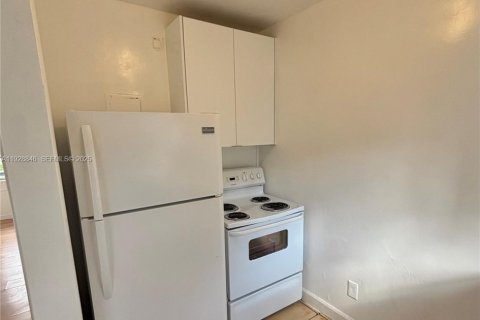 Снять в аренду виллу или дом в Корал-Гейблс, Флорида 2 спальни, 356.19м2, № 1987232 - фото 3