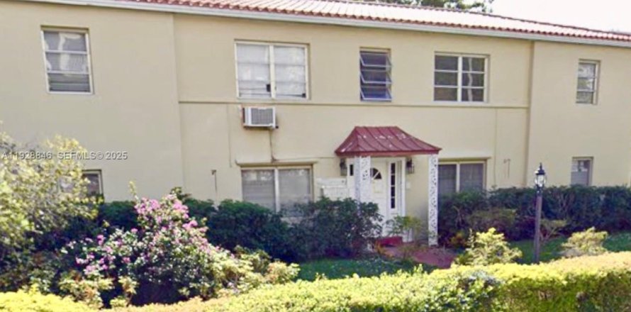 Дом в Корал-Гейблс, Флорида 2 спальни, 356.19м2 № 1987232