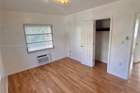 Снять в аренду виллу или дом в Корал-Гейблс, Флорида 2 спальни, 356.19м2, № 1987232 - фото 5