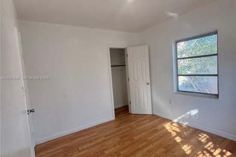 Снять в аренду виллу или дом в Корал-Гейблс, Флорида 2 спальни, 356.19м2, № 1987232 - фото 6