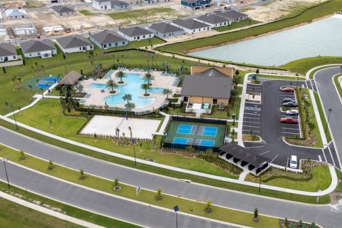 Villa ou maison à vendre à Eagle Lake, Floride: 4 chambres, 174.56 m2 № 2324390 - photo 3