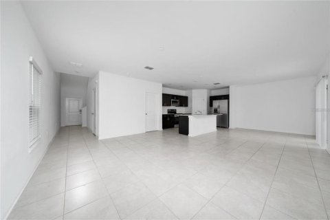 Villa ou maison à vendre à Eagle Lake, Floride: 4 chambres, 174.56 m2 № 2324390 - photo 4